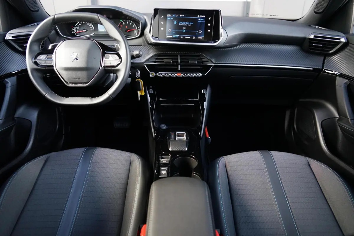 1.2 PureTech Allure, NL, aut. cam. CarPlay, LED