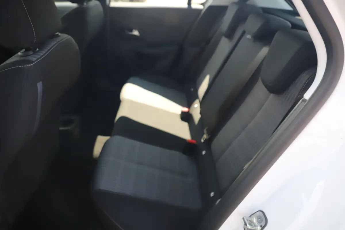 1.2 Edition 102PK NIEUWE DB RIEM! Navigatie Carplay Android Airco Cruise 16 inch LMV All-Season Banden!
