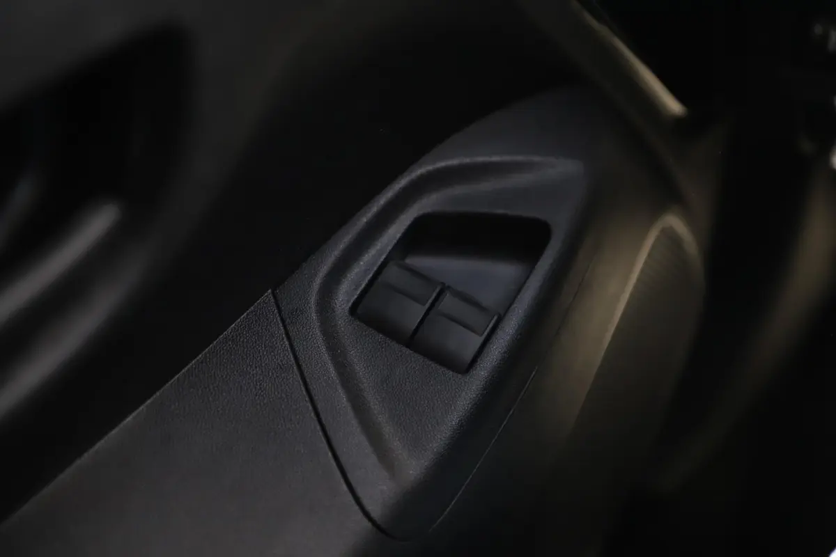 1.0 e-VTi Active Airco Radio Bluetooth Elektrische Ramen