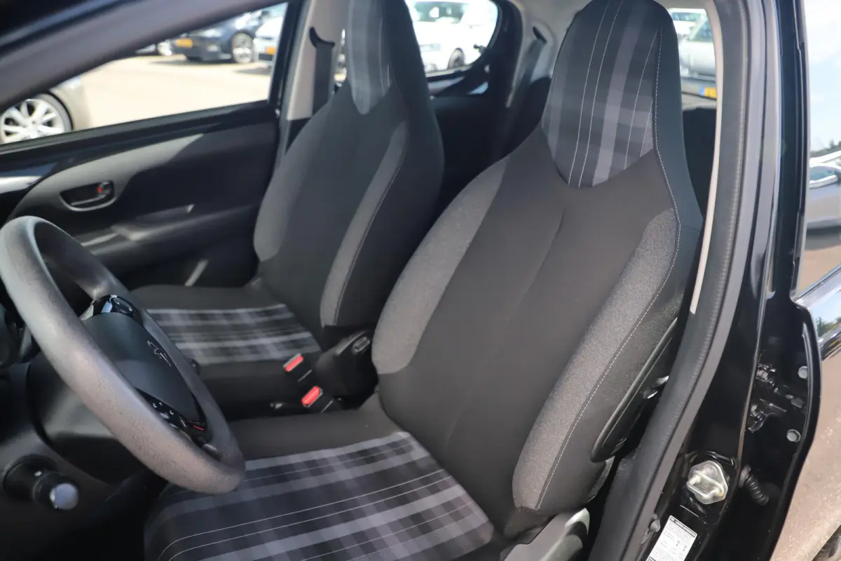 1.0 e-VTi Active Airco Radio Bluetooth Elektrische Ramen