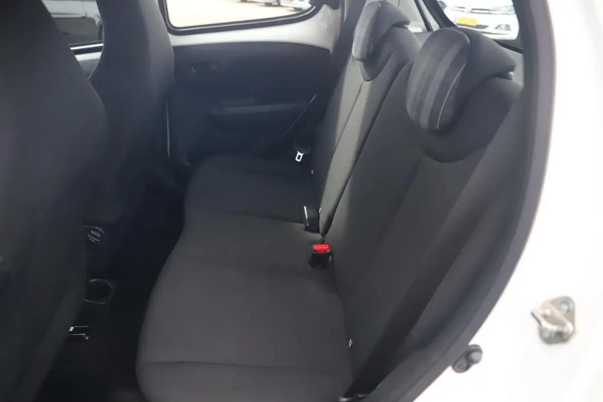 1.0 e-VTi Active Airco Radio Bluetooth Elektrische Ramen