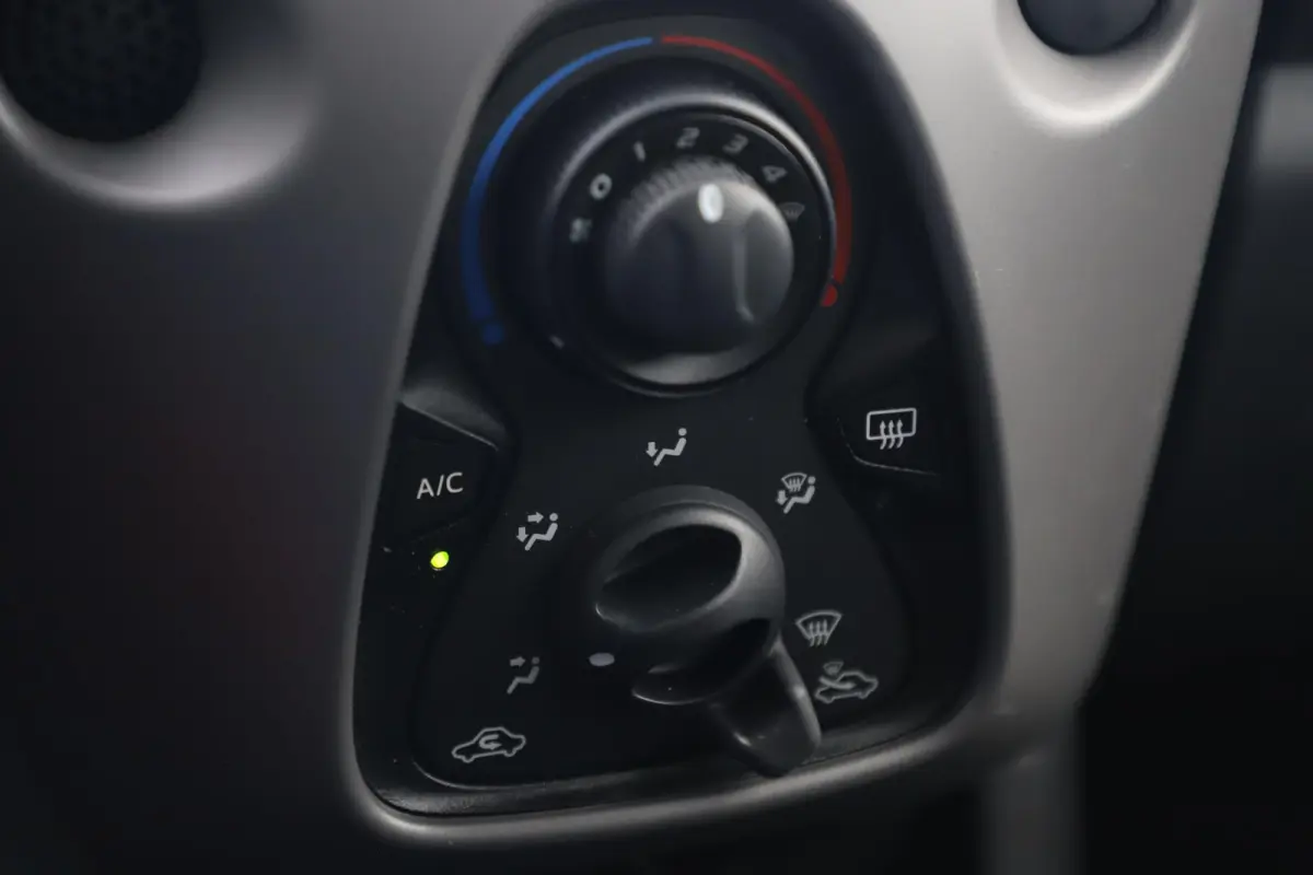 1.0 e-VTi Active Airco Radio Bluetooth Elektrische Ramen