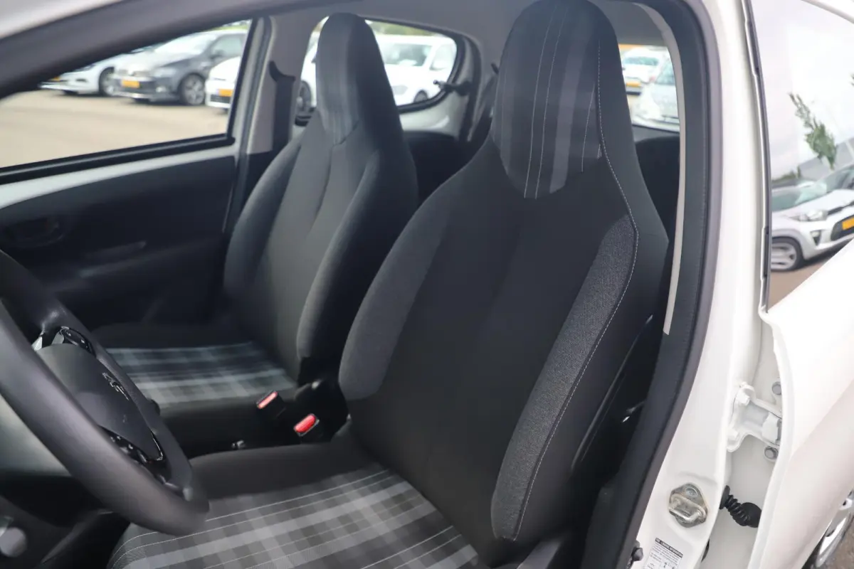 1.0 e-VTi Active Airco Radio Bluetooth Elektrische Ramen