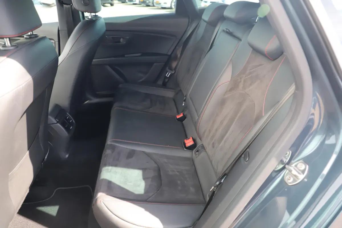 1.5 TSI FR Business Intense 131PK Virtual Cockpit 18 inch LMV Half Leder Beats Audio Navigatie Clima Cruise Sfeerverlichting