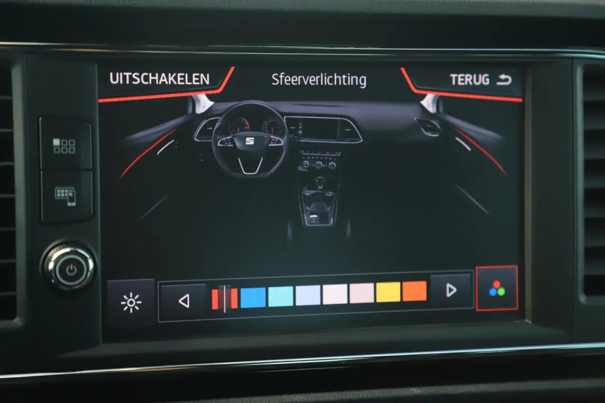 1.5 TSI FR Business Intense 131PK Virtual Cockpit 18 inch LMV Half Leder Beats Audio Navigatie Clima Cruise Sfeerverlichting