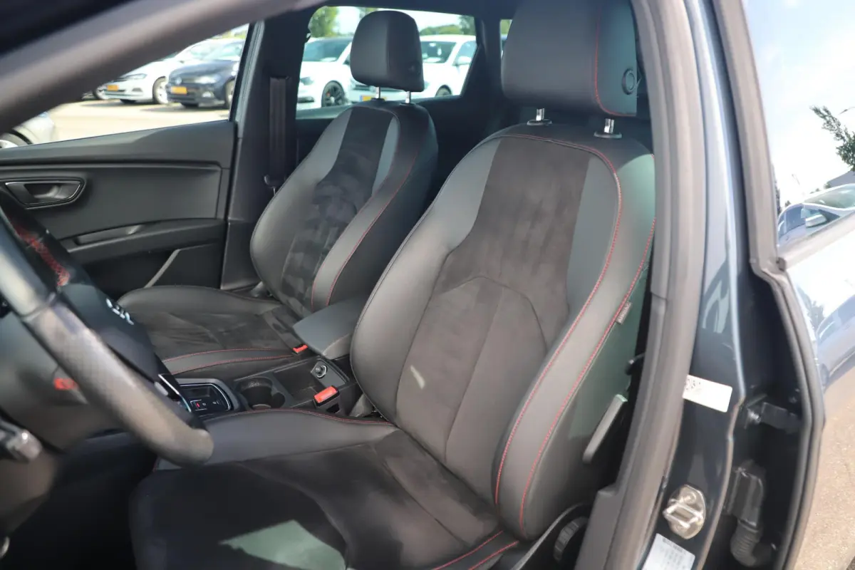 1.5 TSI FR Business Intense 131PK Virtual Cockpit 18 inch LMV Half Leder Beats Audio Navigatie Clima Cruise Sfeerverlichting