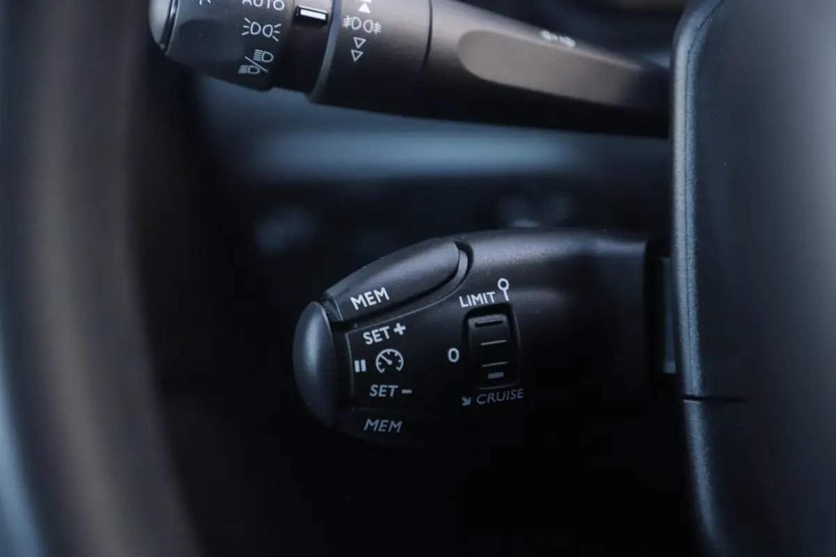 1.2 PureTech Feel Navigatie Carplay Android Climate Cruise Control Parkeersensor Rijstrooksensor