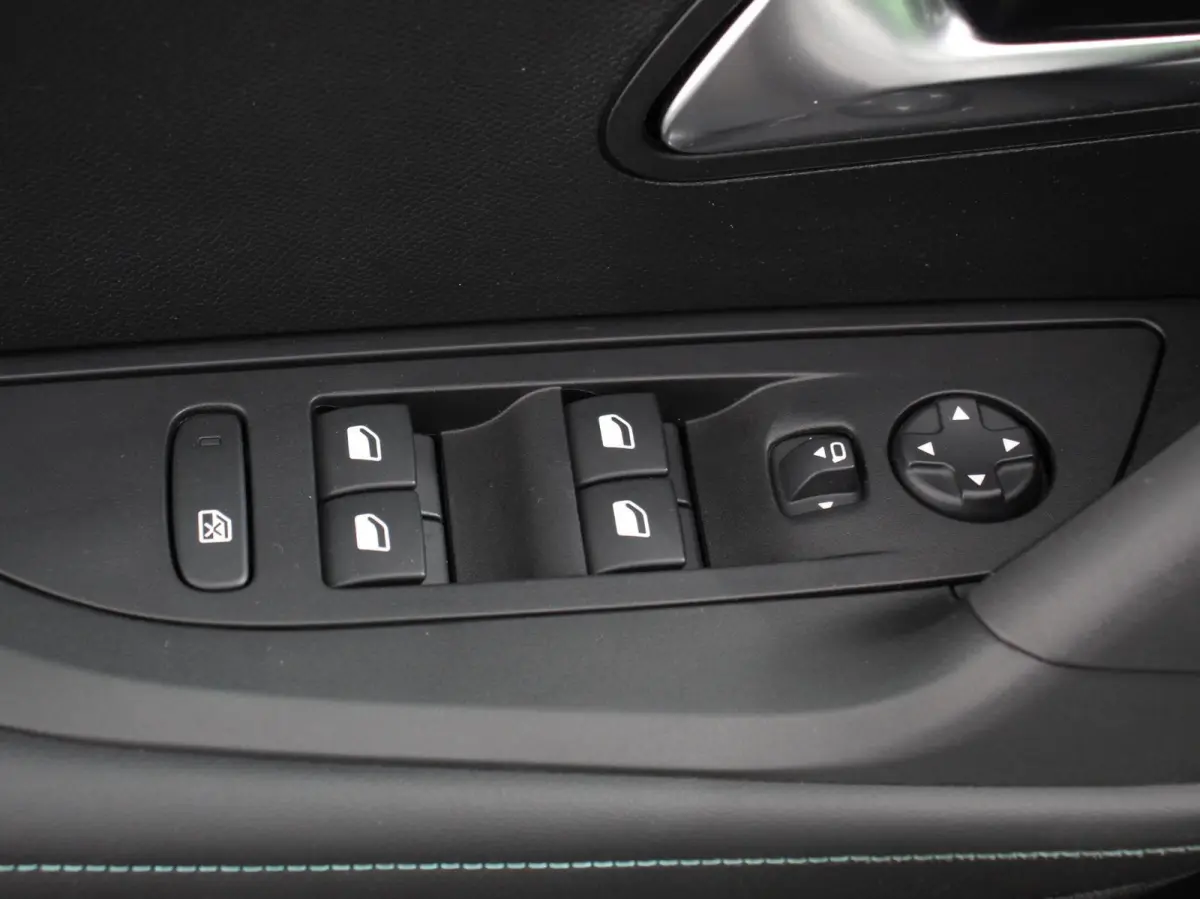 1.2 PureTech 130pk Automaat Allure Navigatie Climate Control Lichtmetalen Velgen Parkeersensoren Cruise Control