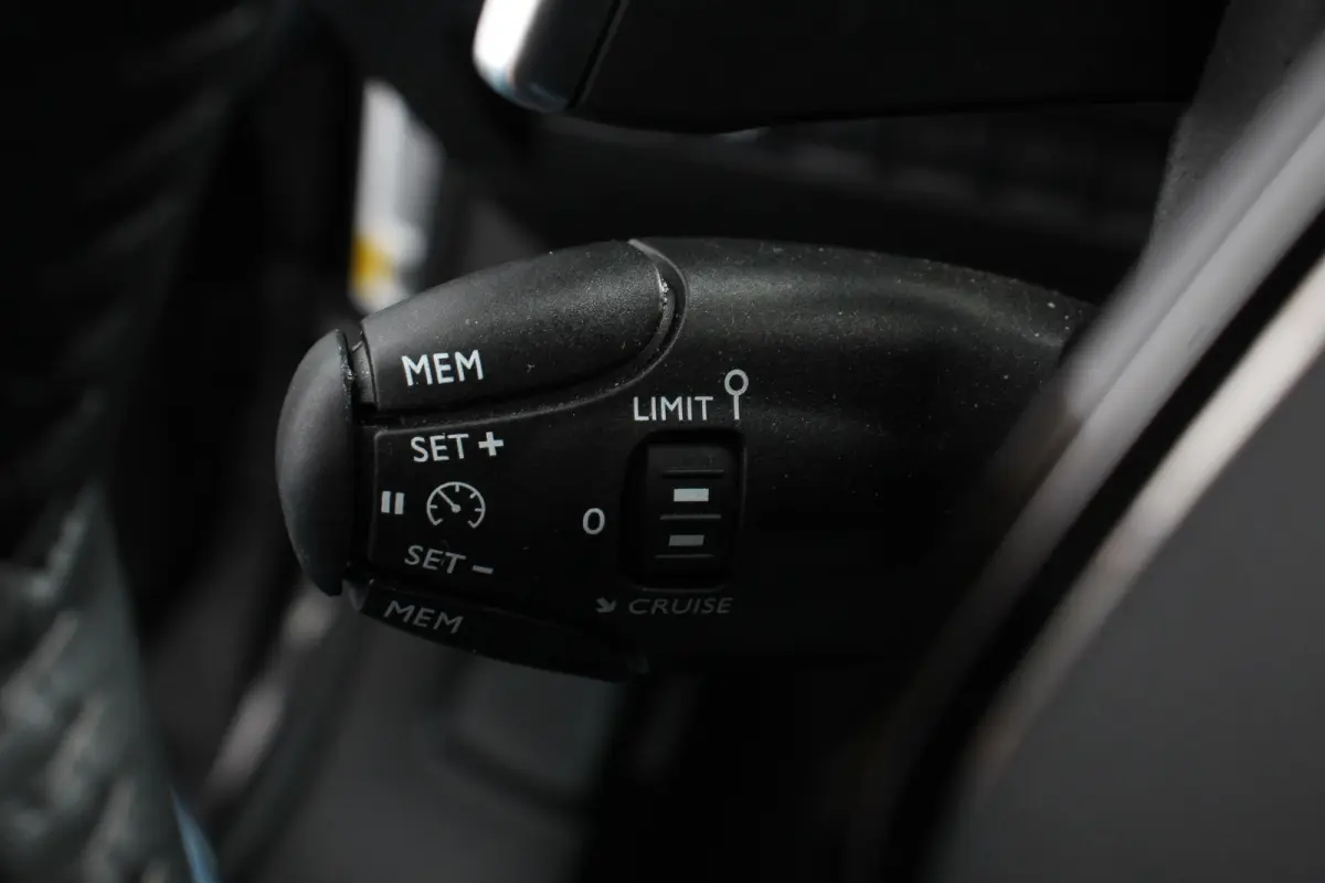 1.2 PureTech 130pk Automaat Allure Navigatie Climate Control Lichtmetalen Velgen Parkeersensoren Cruise Control