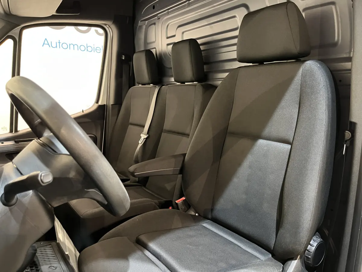 317 CDI L2H2 RWD / Euro 6 / LED / Airco / Cruise Control / Camera / Trekhaak / CarPlay / 3-Zits