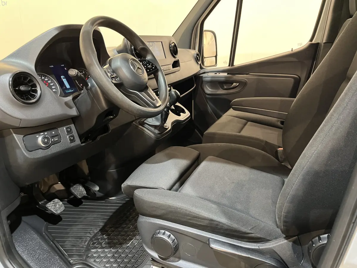 317 CDI L2H2 RWD / Euro 6 / LED / Airco / Cruise Control / Camera / Trekhaak / CarPlay / 3-Zits