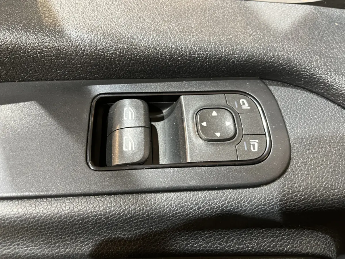 317 CDI L2H2 RWD / Euro 6 / LED / Airco / Cruise Control / Camera / Trekhaak / CarPlay / 3-Zits