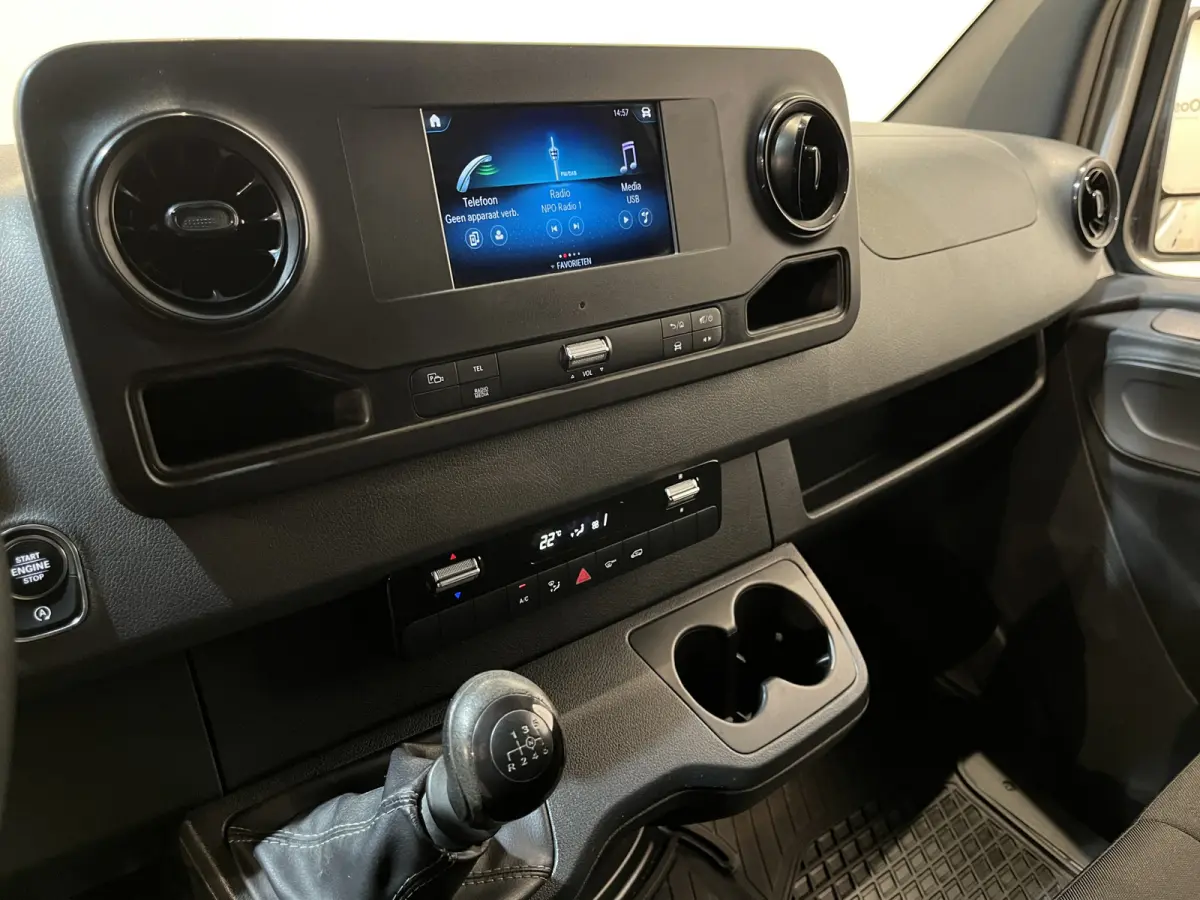 317 CDI L2H2 RWD / Euro 6 / LED / Airco / Cruise Control / Camera / Trekhaak / CarPlay / 3-Zits