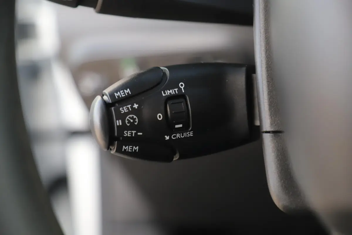 1.2 PureTech S&S Feel Edition Carplay Android Navigatie Climate Cruise Control Rijstrooksensor Parkeersensor