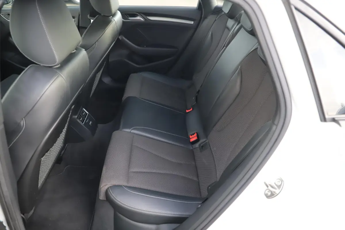 30 TFSI Sport S Line Edition Automaat Half Leder Sportstoelen Nieuwe 18 inch Velgen Vredestein All-season Banden! Full LED Navigatie Bluetooth Climate Cruise Parkeersensor