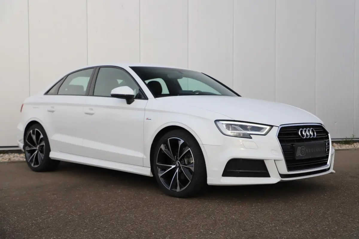 30 TFSI Sport S Line Edition Automaat Half Leder Sportstoelen Nieuwe 18 inch Velgen Vredestein All-season Banden! Full LED Navigatie Bluetooth Climate Cruise Parkeersensor