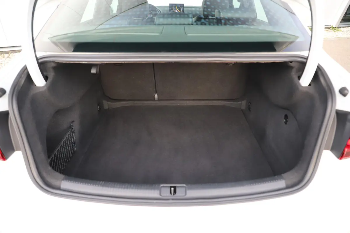 30 TFSI Sport S Line Edition Automaat Half Leder Sportstoelen Nieuwe 18 inch Velgen Vredestein All-season Banden! Full LED Navigatie Bluetooth Climate Cruise Parkeersensor