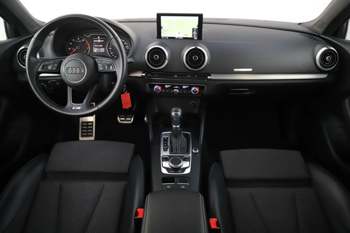 30 TFSI Sport S Line Edition Automaat Half Leder Sportstoelen Nieuwe 18 inch Velgen Vredestein All-season Banden! Full LED Navigatie Bluetooth Climate Cruise Parkeersensor
