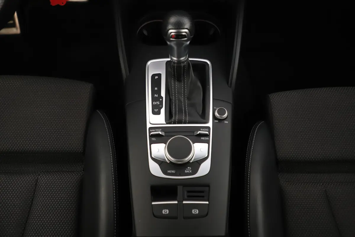 30 TFSI Sport S Line Edition Automaat Half Leder Sportstoelen Nieuwe 18 inch Velgen Vredestein All-season Banden! Full LED Navigatie Bluetooth Climate Cruise Parkeersensor