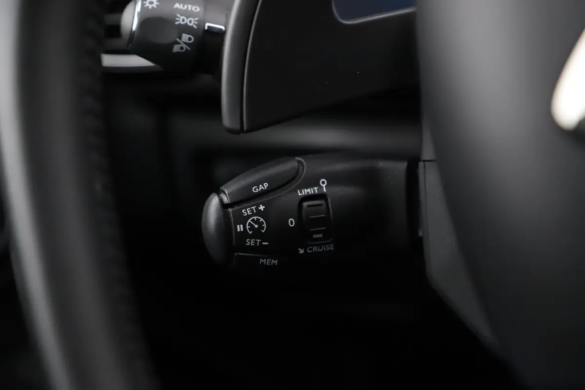 1.6 Plug-in Hybrid 225 Business Plus Automaat 19 inch LMV Half Leder Navigatie Achteruitrijcamera Carplay android