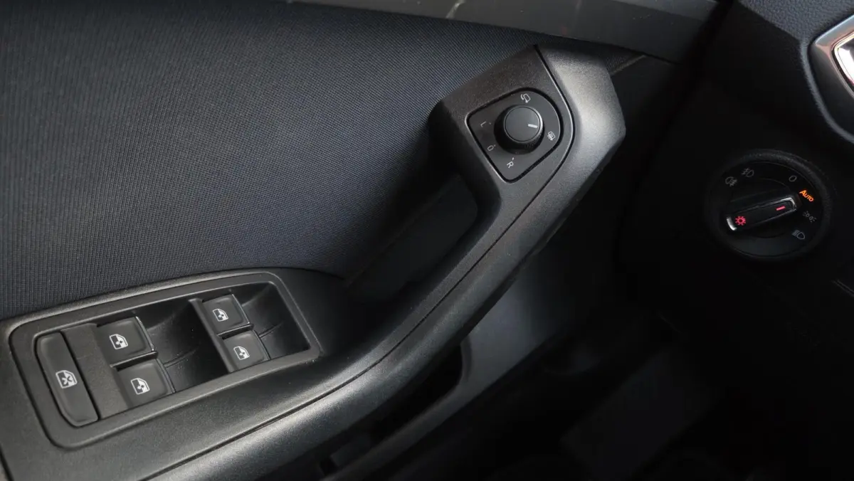 1.0 EcoTSI Style Business Intense Carplay Cruise Control Climate Control 17inch LM NAP van 1e eigenaar!