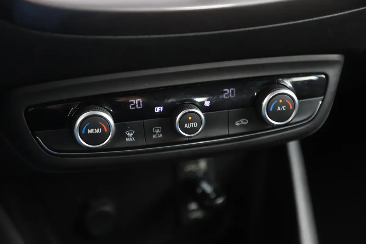 1.2 Innovation NIEUWE DB RIEM! Carplay Android Navigatie Climate Cruise Control Rijstrooksensor