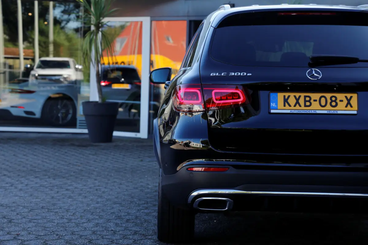 4MATIC AMG Plug in hybride*Perfect MB Onderh.*BTW*ACC/Sfeerverl./Digi. Klokken/AMG Grille/Stoelverw./Stoelkoeling/Camera/Elek. Klep/DAB/LED/Dodehoek/Parkeersens.V+A/19 inch LM*
