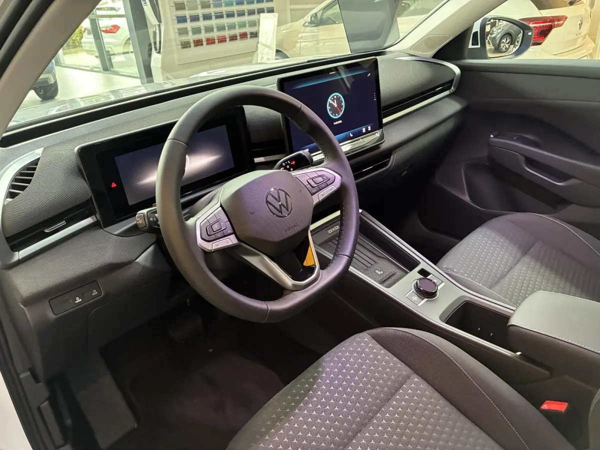 1.5 eTsi Life First Edition | Automaat | Adaptive cruise control | Stoelverwarming | Stuurverwarming | Apple carplay / Android auto |