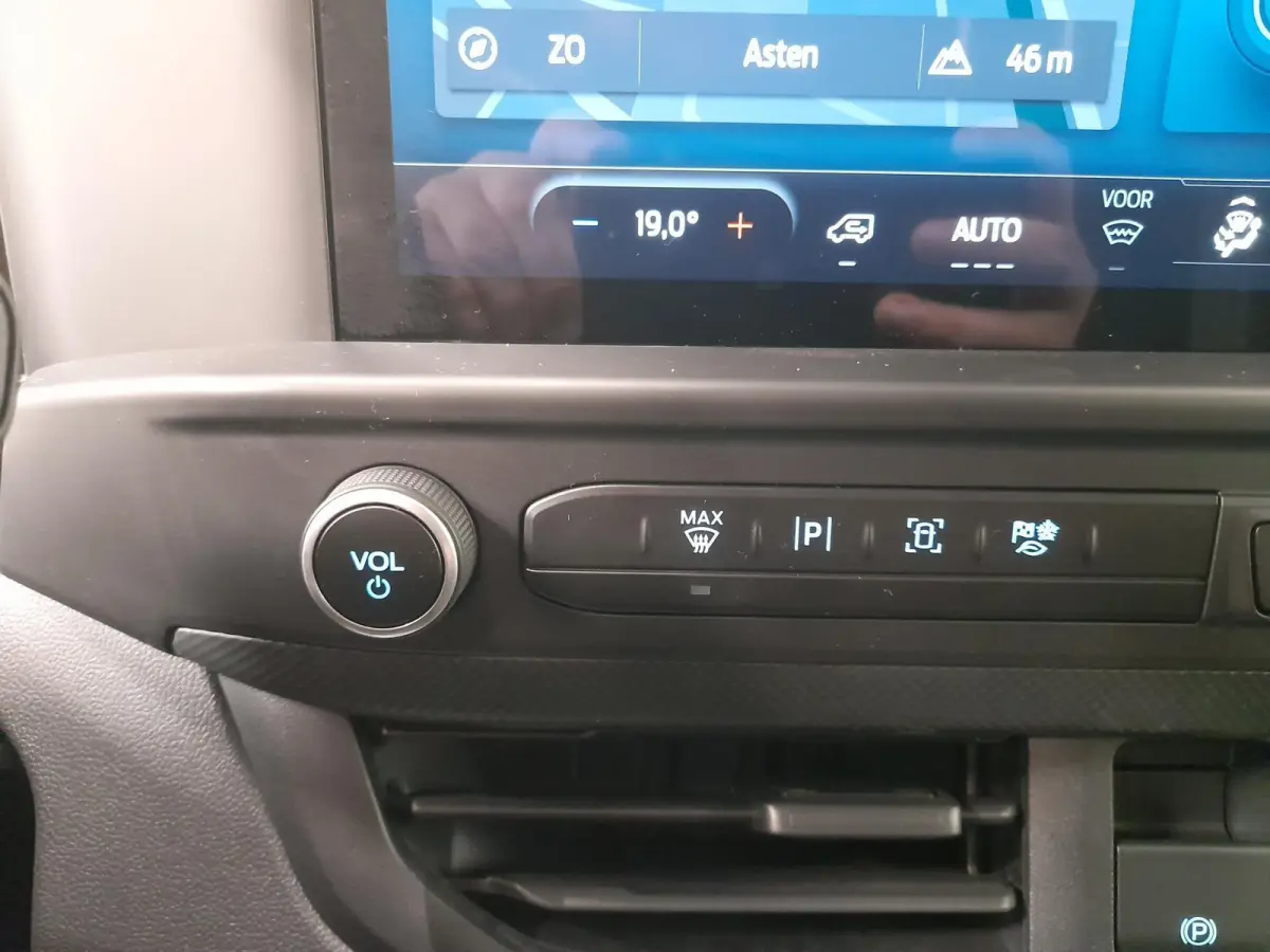 300 2.0 TDCI L2H1 Trend Nieuw Model Navi Cruise Camera Parkeersensoren Trekhaak