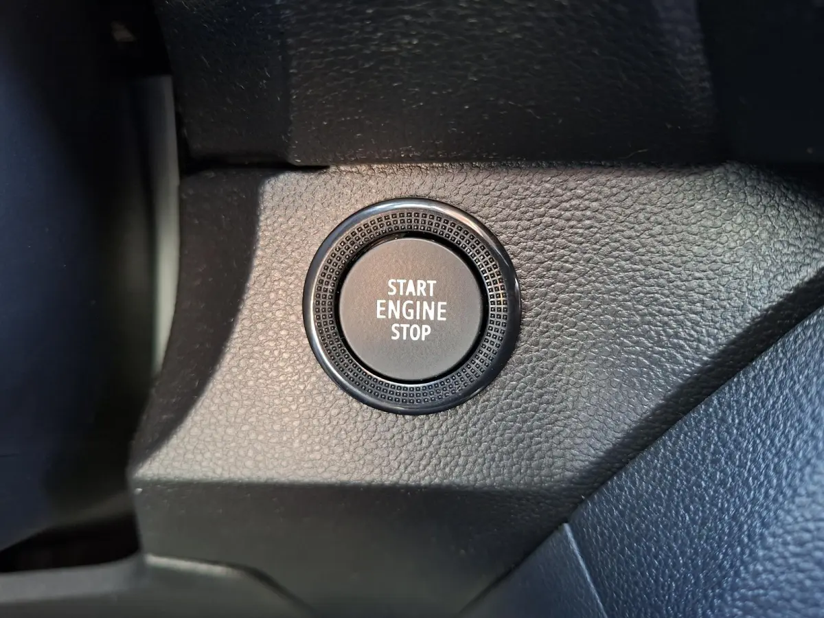 1.0 TCe 100 Bi-Fuel Expression Trekhaak Carplay Camera Cruise Control Privacy Glass Dodehoek Keyless LED