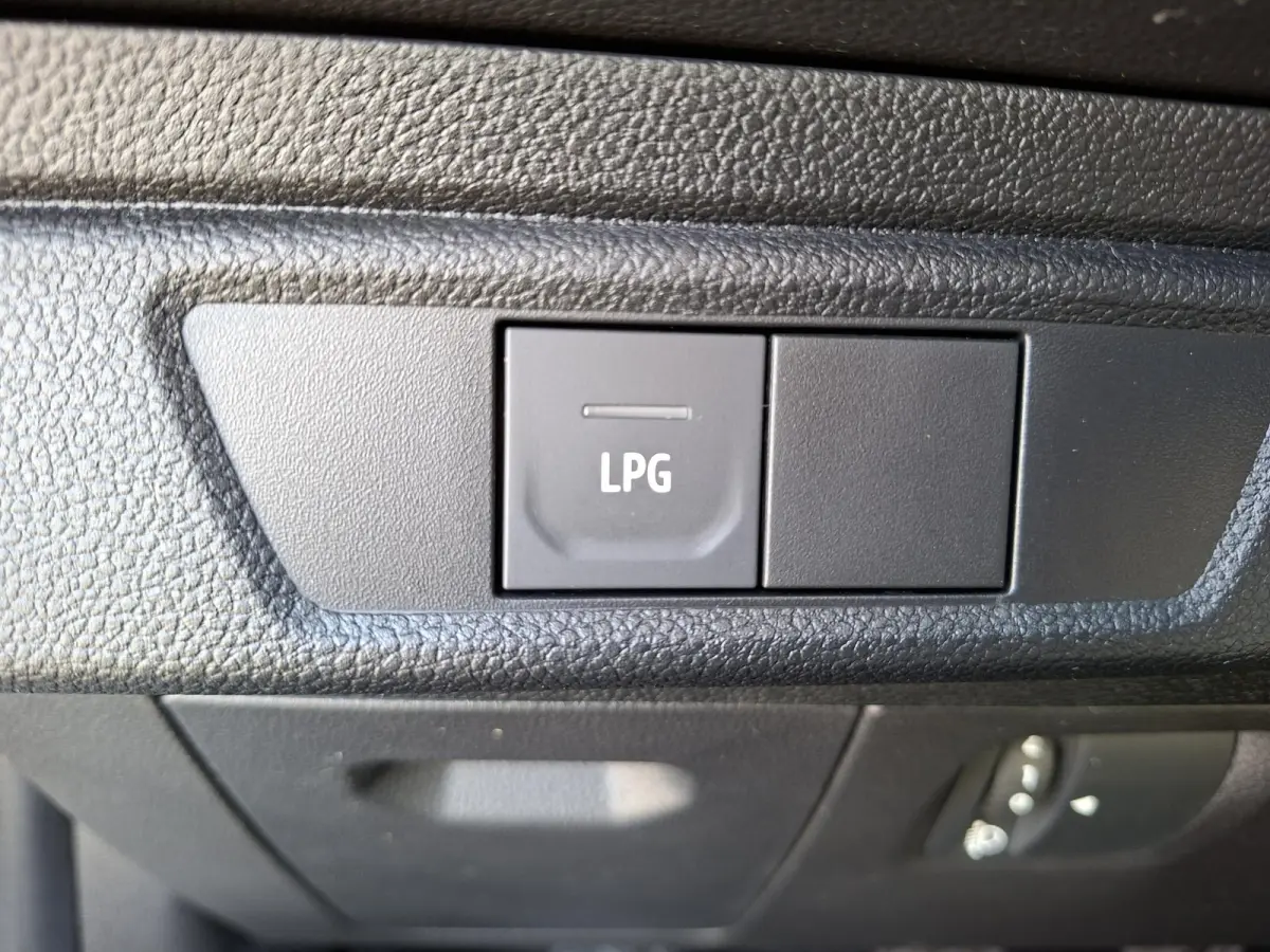 1.0 TCe 100 Bi-Fuel Expression Trekhaak Carplay Camera Cruise Control Privacy Glass Dodehoek Keyless LED