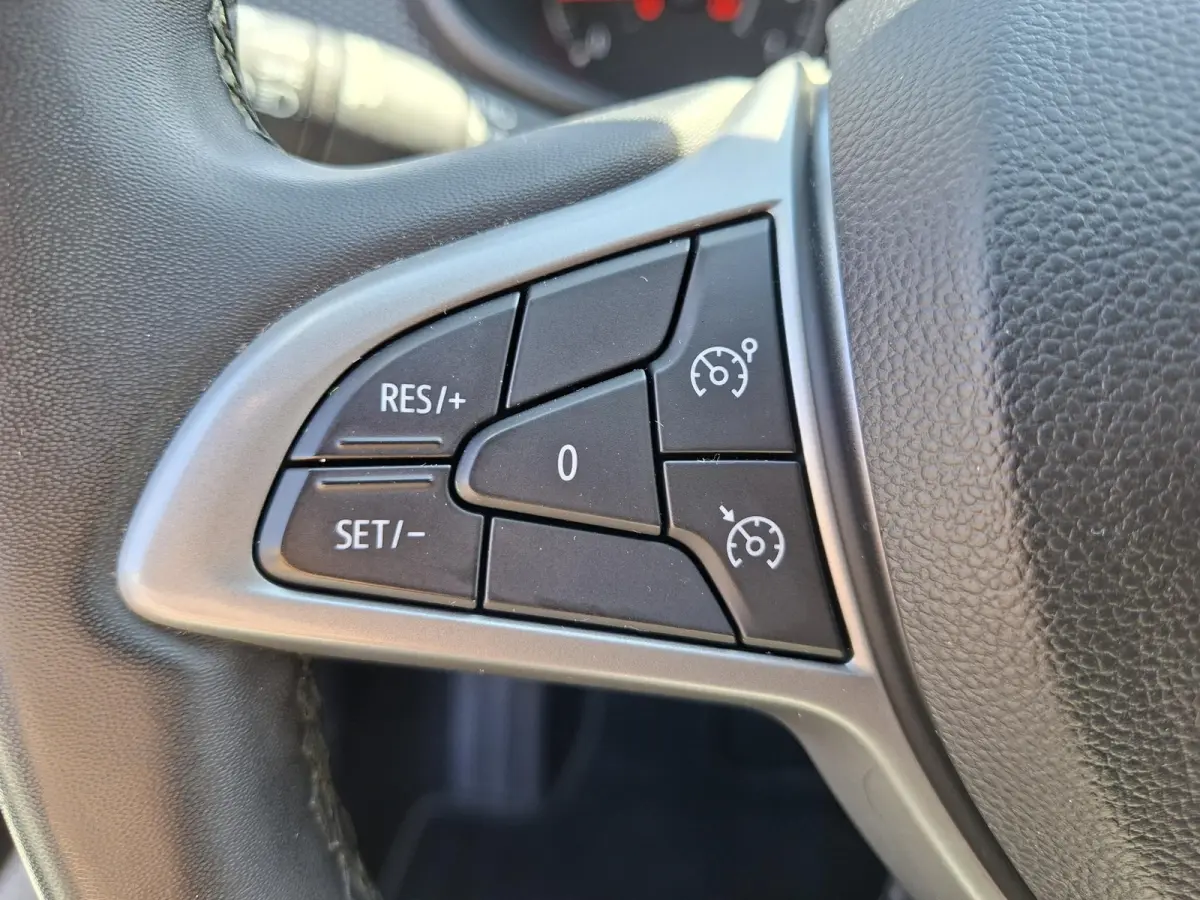 1.0 TCe 100 Bi-Fuel Expression Trekhaak Carplay Camera Cruise Control Privacy Glass Dodehoek Keyless LED
