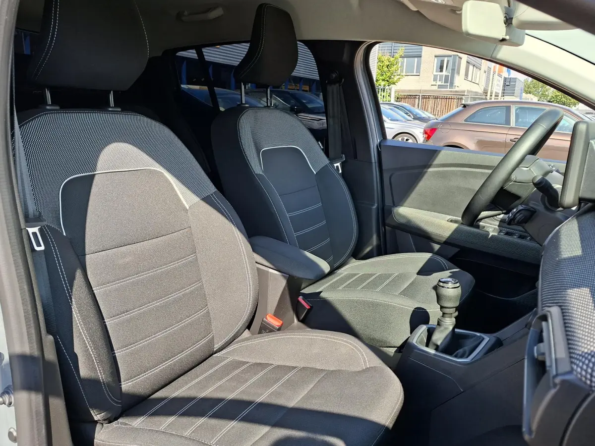 1.0 TCe 100 Bi-Fuel Expression Trekhaak Carplay Camera Cruise Control Privacy Glass Dodehoek Keyless LED
