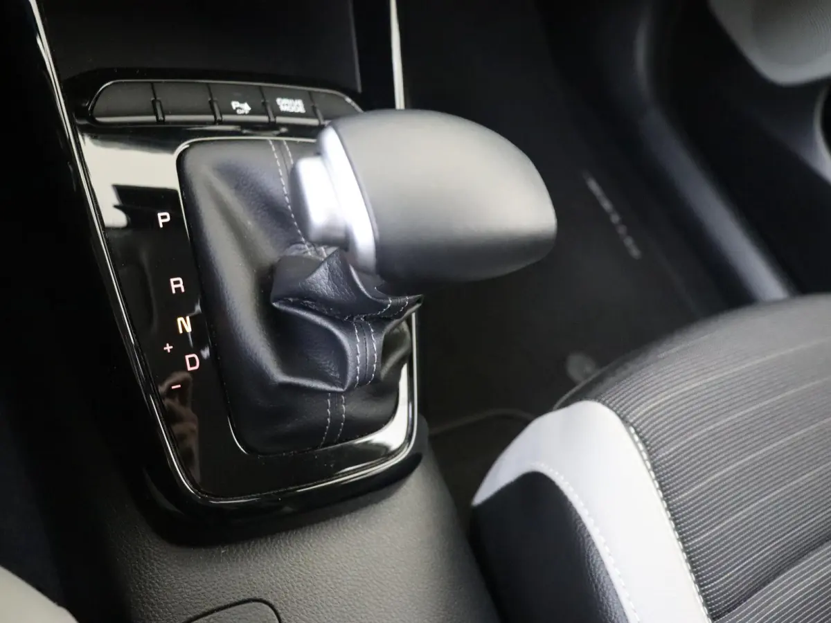 1.0 T-GDi MHEV GT-Line 100PK | Automaat | Apple & Android Carplay | Parkeersensoren & Camera | Adaptive Cruise Control & Stuurhulp | Climate control | lederen/stof bekleding | LED koplampen 