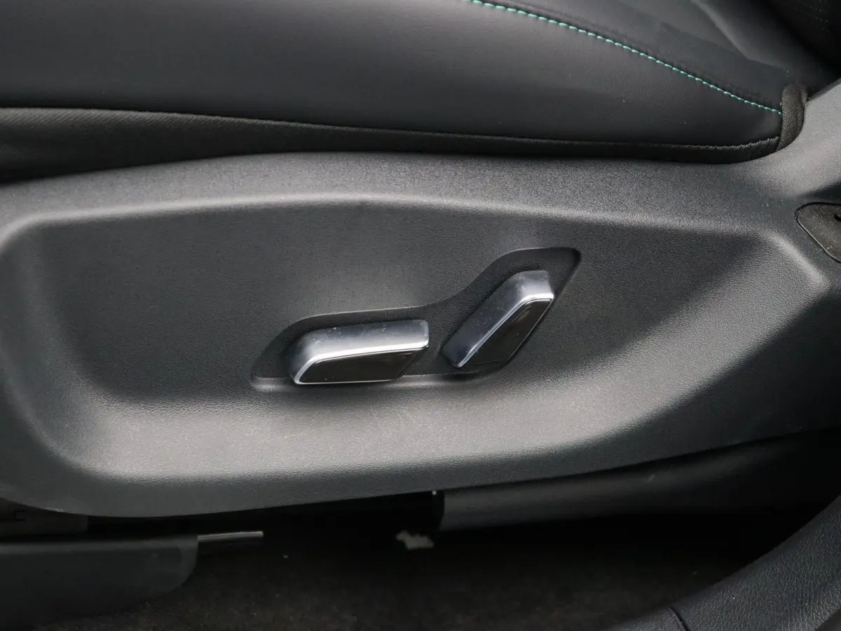 1.5 DM-i FWD Comfort | 26.6 KWh Accu | 125km WLPT | Panoramadak | Head-Up Display | Verwarmde/geventileerde voorstoelen |
