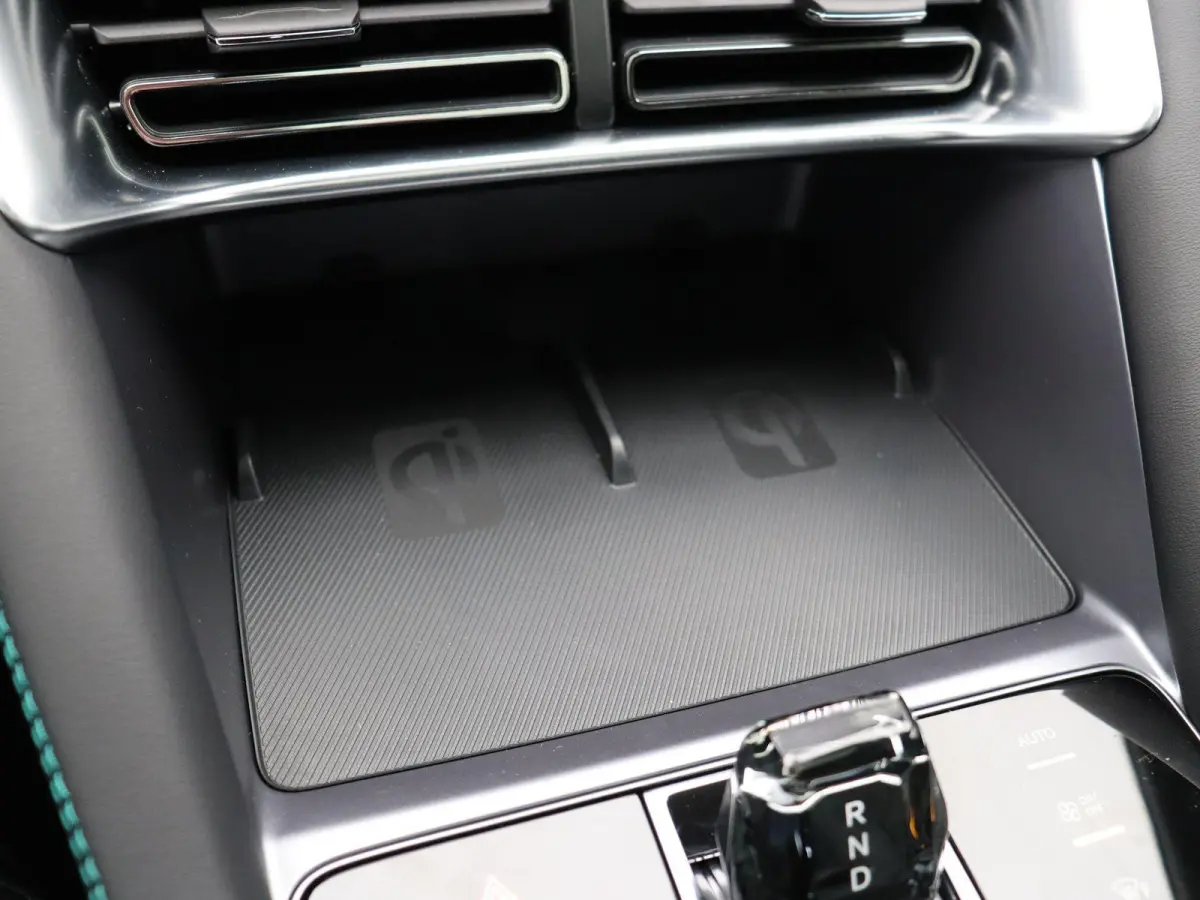 1.5 DM-i FWD Comfort | 26.6 KWh Accu | 125km WLPT | Panoramadak | Head-Up Display | Verwarmde/geventileerde voorstoelen |
