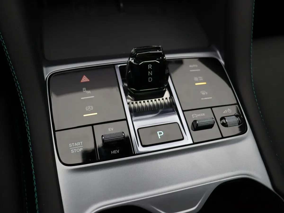 1.5 DM-i FWD Comfort | 26.6 KWh Accu | 125km WLPT | Panoramadak | Head-Up Display | Verwarmde/geventileerde voorstoelen |