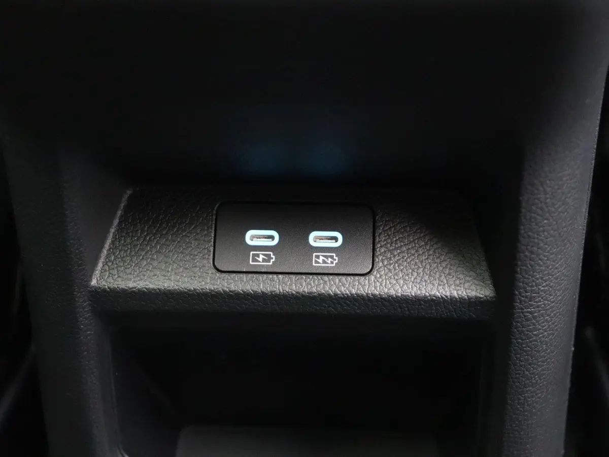 1.5 DM-i FWD Comfort | 26.6 KWh Accu | 125km WLPT | Panoramadak | Head-Up Display | Verwarmde/geventileerde voorstoelen |