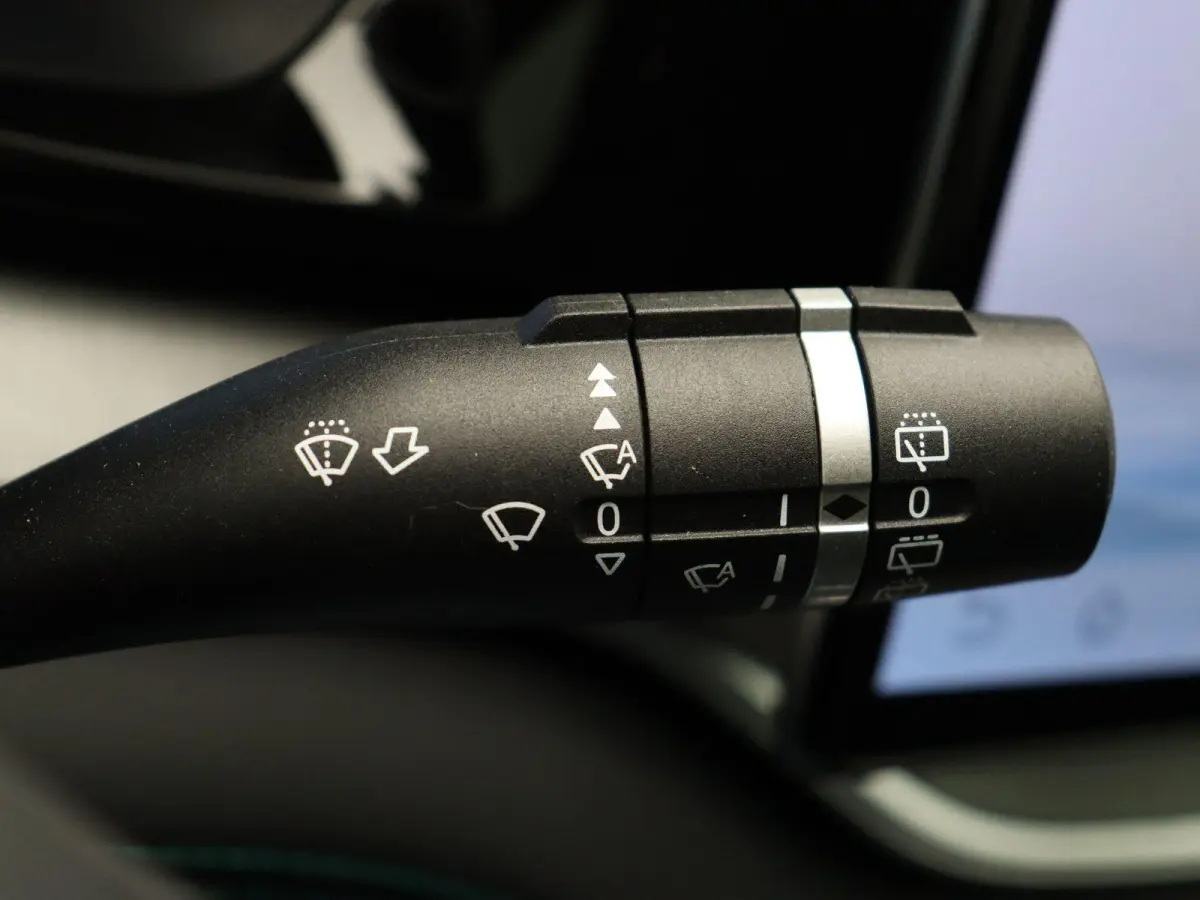 1.5 DM-i FWD Comfort | 26.6 KWh Accu | 125km WLPT | Panoramadak | Head-Up Display | Verwarmde/geventileerde voorstoelen |