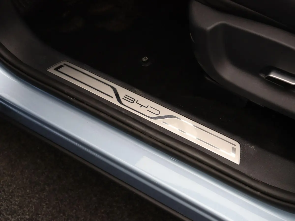 1.5 DM-i FWD Comfort | 26.6 KWh Accu | 125km WLPT | Panoramadak | Head-Up Display | Verwarmde/geventileerde voorstoelen |