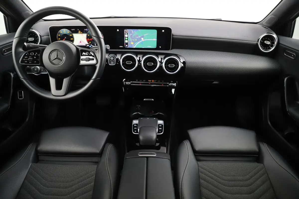 200 Business Solution Automaat Half Leder Full LED Sportstoelen Widescreen Carplay Android Navigatie Achteruitrijcamera Clima Cruise 19 inch AMG Look Velgen Nieuwe Banden! Stoelverwarming