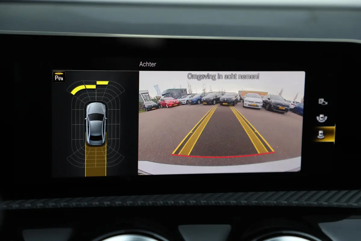 200 Business Solution Automaat Half Leder Full LED Sportstoelen Widescreen Carplay Android Navigatie Achteruitrijcamera Clima Cruise 19 inch AMG Look Velgen Nieuwe Banden! Stoelverwarming