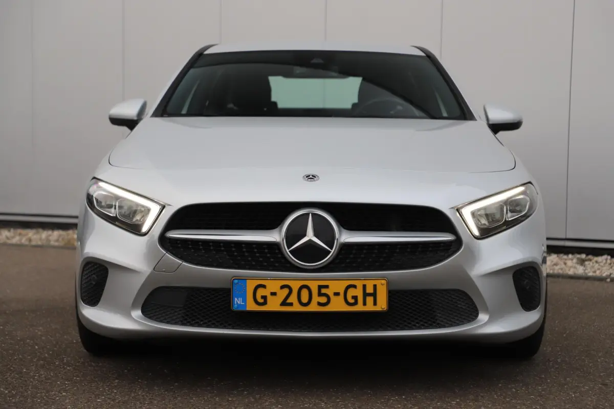 200 Business Solution Automaat Half Leder Full LED Sportstoelen Widescreen Carplay Android Navigatie Achteruitrijcamera Clima Cruise 19 inch AMG Look Velgen Nieuwe Banden! Stoelverwarming