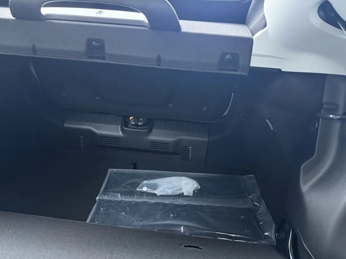 ICON | 10,25" touchscreen radio met Bluetooth, DAB & USB | Automatische airconditioning | Isofix bevestigingspunten op de achterstoelen