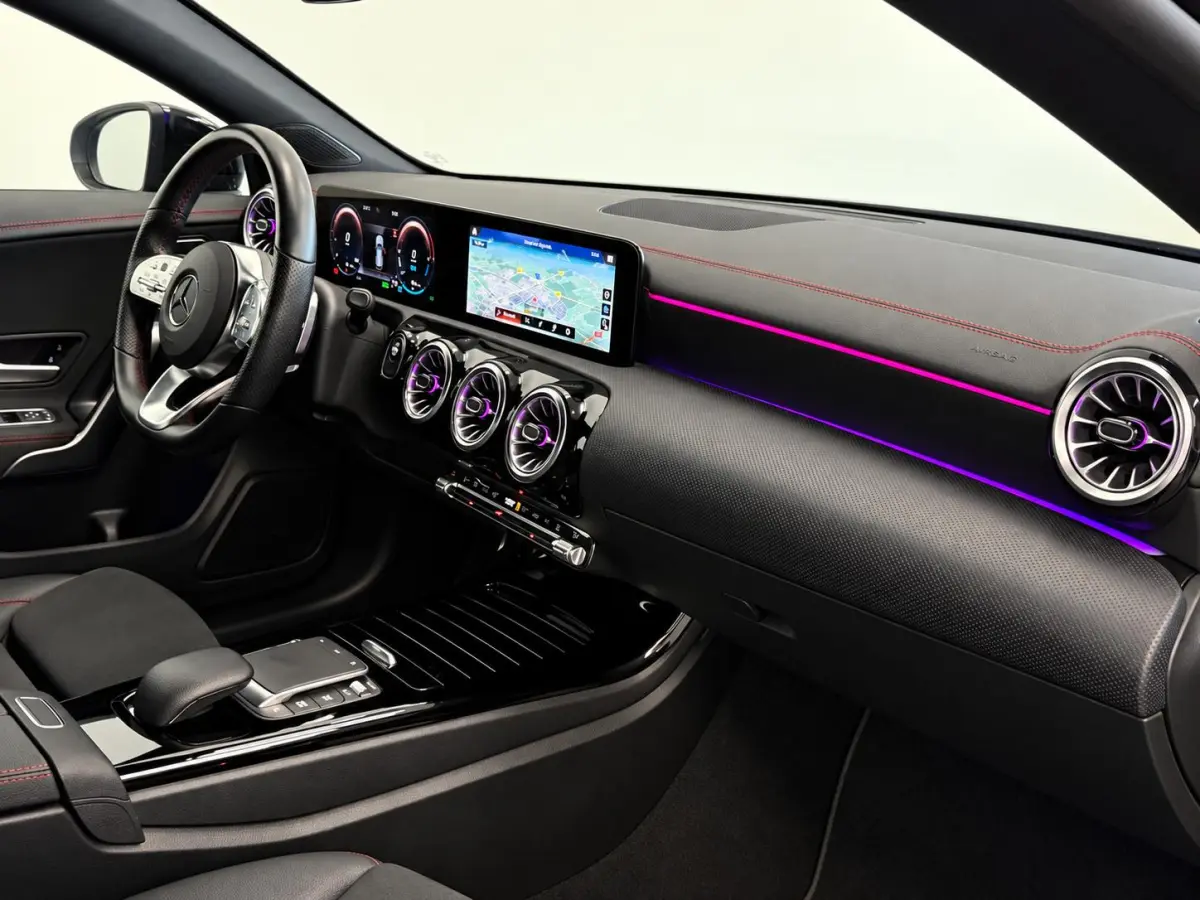250 e AMG Limited PHEV 218 pk  19” AMG  Leder/Alcantara DINAMICA PDC VA+Camera Navi CarPlay Stoelverwarming Sfeerverlichting Elektrische achterklep Wireless charging