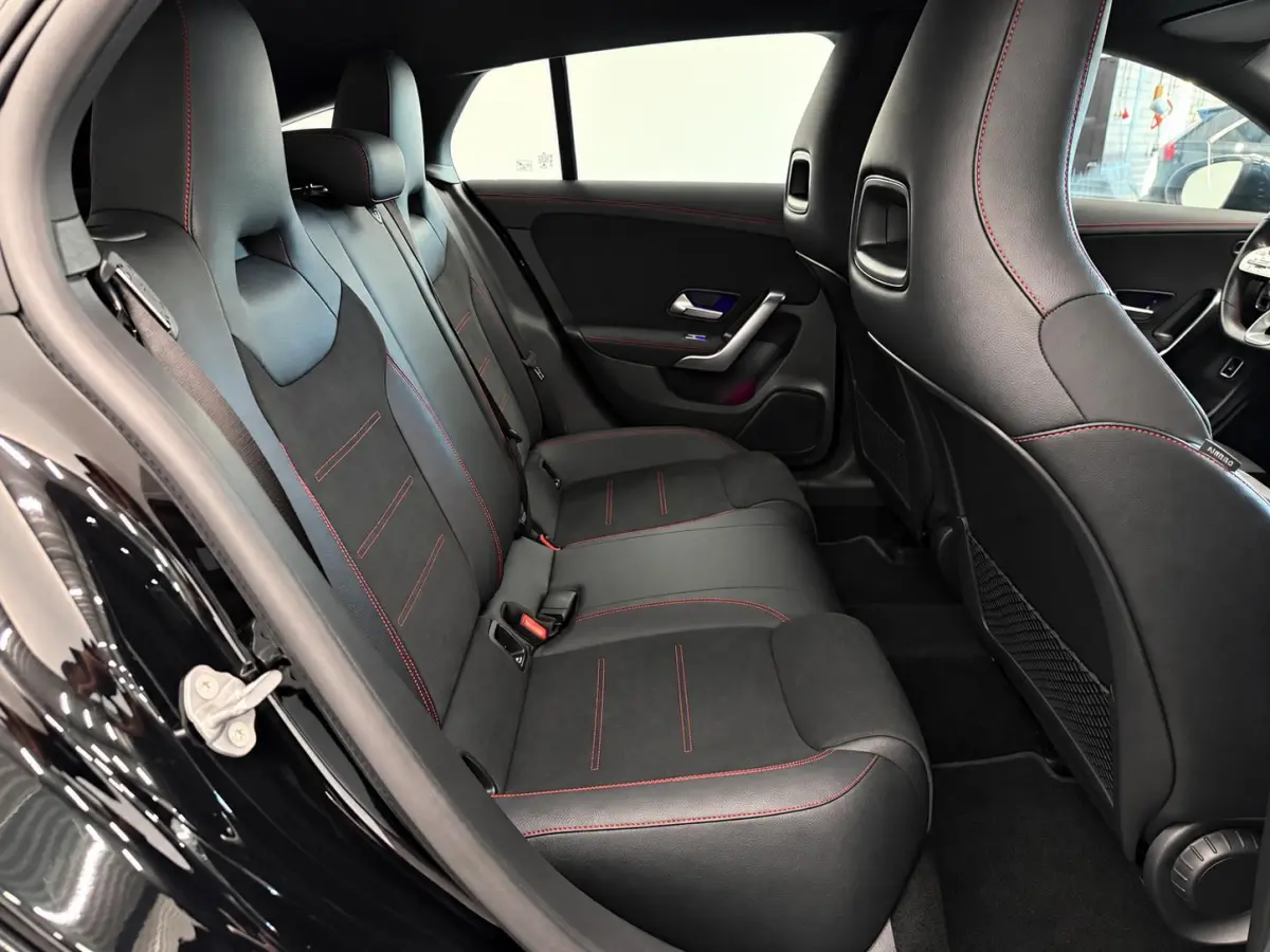 250 e AMG Limited PHEV 218 pk  19” AMG  Leder/Alcantara DINAMICA PDC VA+Camera Navi CarPlay Stoelverwarming Sfeerverlichting Elektrische achterklep Wireless charging
