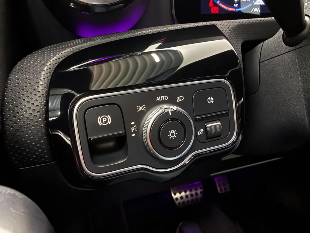 250 e AMG Limited PHEV 218 pk  19” AMG  Leder/Alcantara DINAMICA PDC VA+Camera Navi CarPlay Stoelverwarming Sfeerverlichting Elektrische achterklep Wireless charging