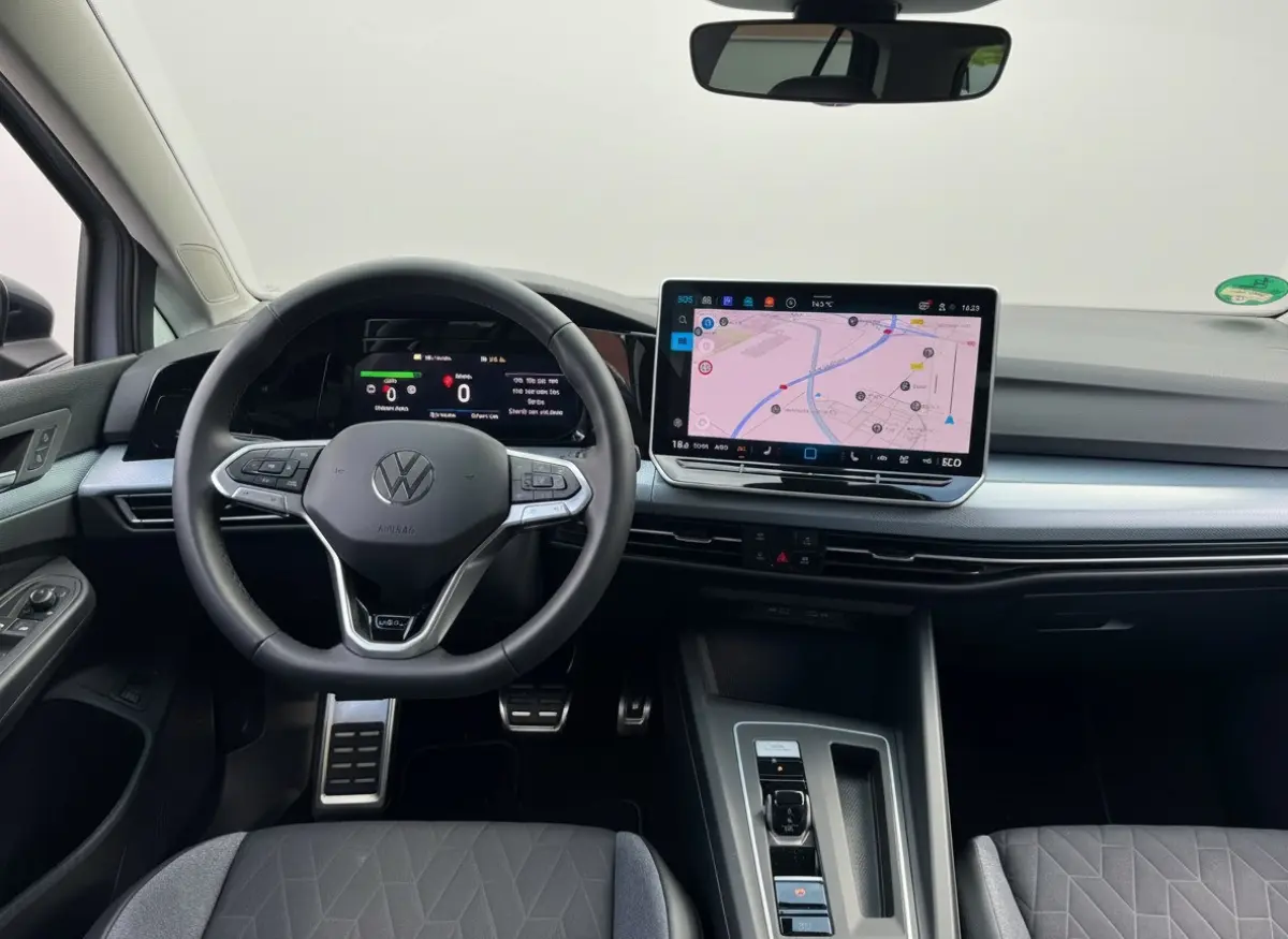 1.5 eHybrid 204PK DSG HYBRIDE LIFE CAMERA/NAVI/HEAD-UP/CARPLAY