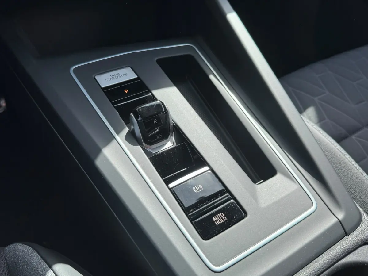 1.5 eHybrid 204PK DSG HYBRIDE LIFE CAMERA/NAVI/HEAD-UP/CARPLAY