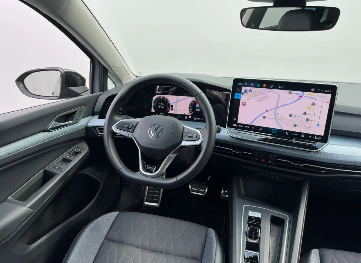 1.5 eHybrid 204PK DSG HYBRIDE LIFE CAMERA/NAVI/HEAD-UP/CARPLAY